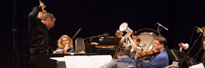 Between Noise and Silence.png